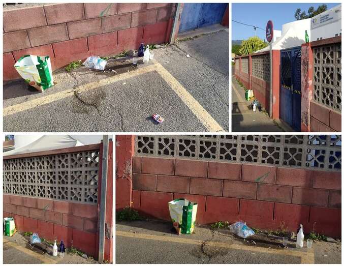 Botellas, bolsas, etcétera, tras el botellón de anoche delante de la puerta del equipamiento médico/TA.